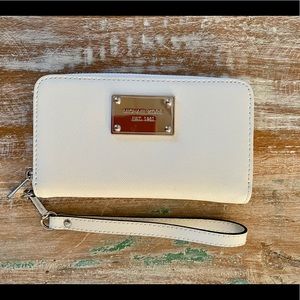 Michael Kors Zip wallet